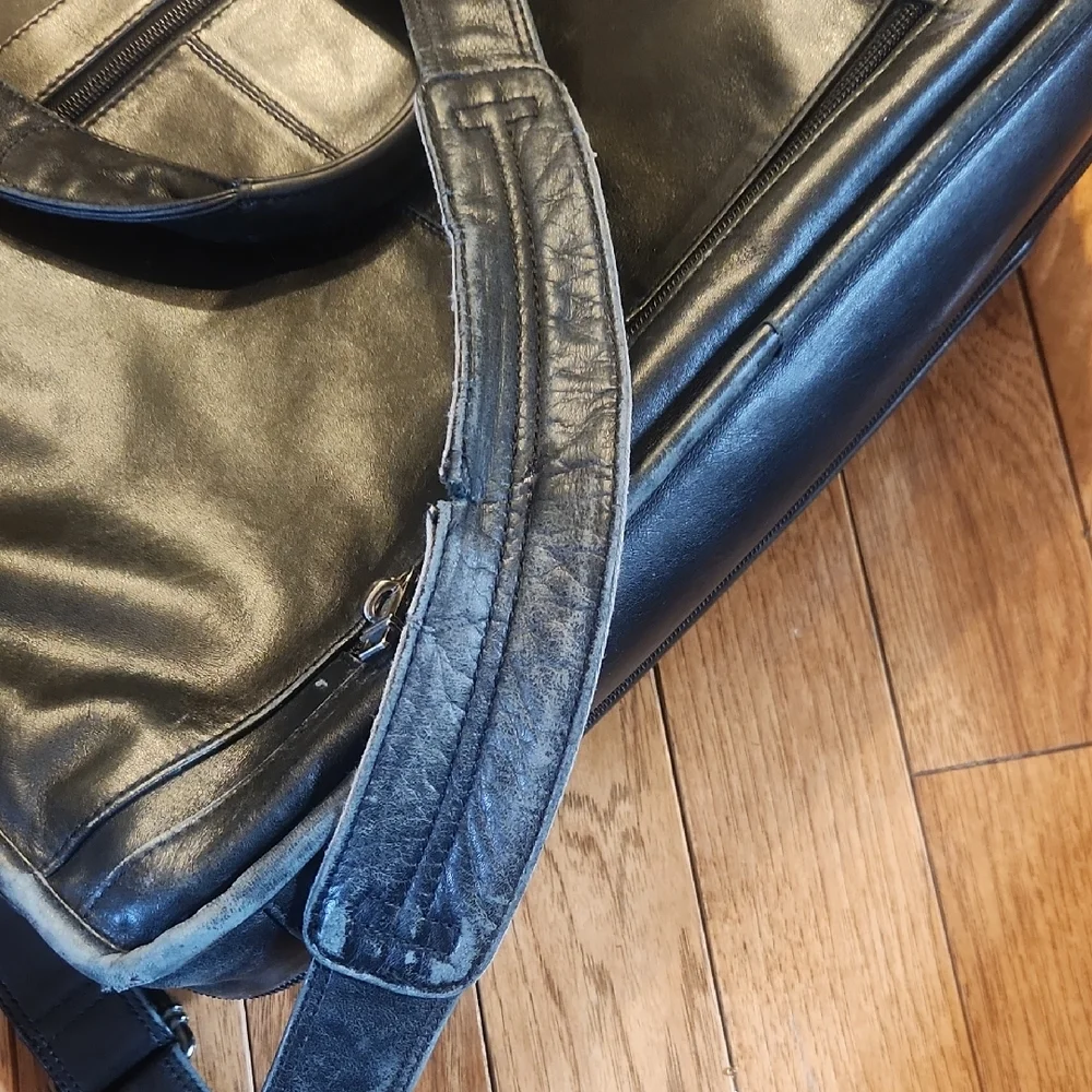 TUMI Black Leather Briefcase Laptop Messenger Bag P-001
